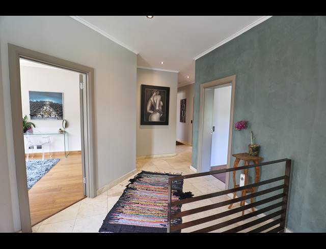 5 BEDROOM FREEHOLD TO LET IN NEWLANDS
